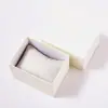 Lugar de fábrica almohada de cuero de alta calidad caja de embalaje con textura de lichi caja para relojes de tapa cielo y tierra para hombres y mujeres Caja cuadrada para relojes logo al por mayor