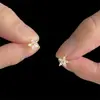 Pendientes de botón de flor de circón microincrustado estilo retro ligero vintage Pendientes elegantes de lujo ligero francés pequeños y sencillos para mujer