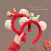 Faixa de Cabelo de Pelúcia Vermelha Cartoon para Meninas, Ano Novo 2026, Faixa de Cabelo em Formato de Animal, Acessório Festivo de Crina de Cavalo para Ano Novo