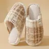 Pantuflas de algodón para mujer, zapatos de algodón para el hogar de invierno en interiores, pantuflas de algodón antideslizantes de suela gruesa para parejas, pantuflas cálidas de felpa, venta al por mayor de invierno