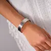 Pulseiras Metálicas Brilhantes Transfronteiriças Europeias e Americanas, Pulseiras Geométricas Minimalistas, Luxo Leve, Moda de Alto Padrão, Acessórios de Mão Versáteis Atacado