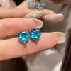 Pendientes Colgantes en Forma de Corazón de Lujo Ligero Transfronterizos, Pulsera, Collar, Cadena para Clavícula de Temperamento de Nicho Estilo Diseñador, Conjunto de Joyería Versátil
