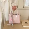 Bolsa Quadrada Pequena Fashionável Exquisita Estilo Coreano Nova Primavera Bolsa de Mão Transversal Feminina Bolsa de Ombro Versátil com Toque de Luxo PU