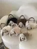 Bolsa de Mão de Pelúcia de Cor Sólida de Alto Valor Nova Chegada Outono 2026 Bolsa de Ombro Único Moda Fofa para o Dia a Dia Bolsa Transversal Tendência