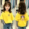 Nueva colección de otoño: Camiseta de manga larga con cuello redondo y estampado de dibujos animados para niñas, diseño de retazos a rayas de algodón puro, elegante y moderna