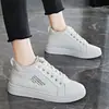 Sapatos de Algodão de Inverno 2025 para Mulheres, Tênis Flats Esportivos de Veludo, Botas de Neve Estilo Coreano, Sapatos Casuais Quentes com Cadarço para Estudantes