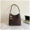 Bolso tote tejido de diseño único para mujer, nuevo modelo 2026, ligero, de gran capacidad, bolso de hombro, versátil para el uso diario