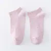Calcetines de algodón de colores para mujer, primavera y verano, transpirables, color caramelo, calcetines invisibles de boca baja al por mayor, calcetines de algodón de color liso para mujer, calcetines tipo barco