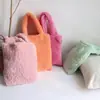 Bolso de Mano de Lana de Cordero Nuevo Otoño e Invierno 2025, Bolso de Mano de Moda, Bolso de Paseo de Terciopelo de Peluche, Bolso Cubo, Bolso de Hombro