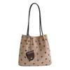 2026 Estilo coreano ins lunares moda simple fresco bolsa para la axila bolsa nicho de moda bolso de hombro casual de moda