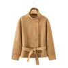 Coleção de outono nova da MYST&ZA: peça de outer wear versátil de manga longa, gola alta, com cinto, efeito camurça sintética em marrom