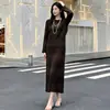Vestido longo plissado segmentado estilo luxo leve, nova coleção de outono, gola redonda, mangas compridas, artesanato Issey Miyake, corte reto, vestido plissado que afina