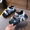 Sandalias Infantiles 2026 Verano Nuevo Modelo Niños con Luz Velcro Colgante de Dibujos Animados Suela Suave Antideslizantes Resistentes al Desgaste Zapatos de Playa