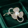 Broche vintage con adornos de diamantes, broche de aleación de alta gama y versátil, accesorio de pin de moda para mujer de comercio exterior al por mayor