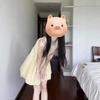 Vestido Colete Sem Mangas com Design Plissado de Cor Pura Doce Francês para Mulheres Verão 2025 Visual Solto Emagrecedor Saia Botão de Flor
