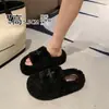 Chinelos peludos femininos para uso externo, com sola confortável e acolchoada, design moderno e sola grossa no estilo Ins da moda para a temporada outono/inverno de 2026