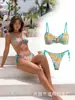 Biquíni duas peças sexy e fofo, moderno, com estampas coloridas, apresentando alças finas, perfeito para férias de verão.