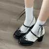 Zapatos de tacón alto gruesos de estilo francés retro de lunares, poco profundos, para mujer, nuevo modelo verano 2026, adecuados para combinar con faldas, zapatos Mary Jane para mujeres menudas