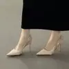 Sandalias de punta cerrada estilo francés para mujer, nuevo modelo 2026, versátiles con pedrería, elegantes tacones de aguja destalonados, aptos para el trabajo, punta fina