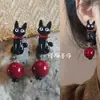 [Envío Gratis en Pedidos Superiores a 28] Pajarita Gato Negro Pequeño Nicho Lindo Gato Estéreo Pendientes de Perla Roja Pendientes Pinzas para Oreja