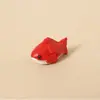 Chaveiro Pingente de Escultura em Madeira Artesanal Criativa Peixe-Palhaço, Decoração de Mochila de Peixinho Fofo, Presente Comemorativo de Alta Qualidade
