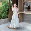 Conjunto de tres piezas de top sin mangas calado y falda, un atuendo completo para ir al trabajo para mujer, nueva colección de verano 2026