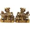 Adornos de Qilin de Latón que Traen Riqueza: Un par de adornos Qilin de latón ennegrecido con lingotes de dinero, regalo de decoración para el hogar