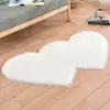 Tapete de Cabeceira Longo, Tapete em Formato de Coração, Tapete Espesso de Lã Sintética para Uso Doméstico na Sala de Estar e Quarto, Manta de Pelúcia em Formato de Coração