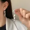 Brincos de Tarraxa Simples Elegantes com Borla de Metal de Alto Padrão, Sentido de Luxo Leve de Nicho, Personalizados, Versáteis para o Dia a Dia, Modernos para Mulheres