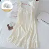Nueva Estilo Verano 2026 Bata de Noche de Algodón Nube para Mujer, Encaje Blanco Crudo con Mangas Cortas Volantes y Almohadillas en el Pecho, Ropa de Casa Dulce de Longitud Media