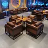 Conjunto de Sofá e Cadeira de Bar Estilo Industrial com Textura de Madeira de Nogueira, Adequado para Mesas de Reunião, Bares, Salas Privadas de KTV e Sofás de Lazer