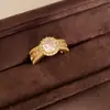 Anel vintage de zircônia de luxo leve em formato de coração vazado, estilo minimalista, anel aberto personalizado para o dedo indicador, joia versátil estilo coreano ins