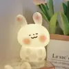Nova Luminária de Coelho Fofa Atacado Barraca de Feira Noturna Brinquedo Luminoso Lâmpada de Atmosfera Cartoon Criativa Lembrança