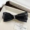 Pinza para el pelo con lazo de pedrería estilo Chanel Arco del Triunfo, Pinza lateral con letra, Pinza para flequillo, Accesorios para el cabello al por mayor