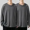 Camiseta casual masculina versátil de cor sólida para o outono 2026, gola redonda solta, manga longa, top moderno