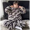 Pijama de manga larga de forro polar de coral para niños para otoño e invierno, con un lindo diseño de dibujos animados, un aspecto elegante y que proporciona calidez para usar en interiores.