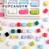 Accesorios acrílicos para cuentas cuadradas coloridas de agujero grande hechas a mano, accesorios para collares y ropa, materiales para accesorios de abalorios hechos a mano al por mayor
