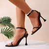 Sandalias de Tacón Alto Irregular con Tira Fina Negra Abierta en la Punta y Hebilla en el Tobillo, Estilo Europeo y Americano Transfronterizo, para Mujer, Talla Grande, Zapatos de Moda Sexy para Fiesta