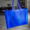Nueva bolsa no tejida personalizada bolsa de mano no tejida recubierta de película de alto nivel bolsa de embalaje de compras para tienda de ropa de mujer hecha a medida