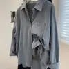 Camisa Casual Versátil de Manga Longa Solta Emagrecedora para Primavera Petite Listrada Vertical Azul e Branca para Mulheres Estilo Coreano