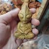 Sándalo verde Yabai DiGa Ultraman talla de madera mango portátil para hombre caricatura niño regalo de cumpleaños decoración