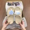 Sandálias Slip-On de Solado Grosso, Confortáveis para Uso em Casa, Novo Estilo Fofo com Design de Boneca Gato, Aumenta a Altura, para Primavera e Verão 2026, Adequadas para Uso ao Ar Livre