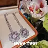 Joalheria: Colar de pedras preciosas florais rosa, com babados e padrão de galhos; joias com tema de festa de valsa; conjunto de brincos florais de diamante luxuosos