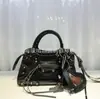 Bolsa Popular para Motocicleta de Alta Resistencia Transfronteriza Nueva de Alta Calidad Moderna Genial Chica Popular con Remaches Borlas Bolso Cruzado Bolso de Mano para Mujeres