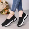 Zapatos de Mujer Transfronterizos Talla Grande Zapatos Individuales Tejido Volador Transpirables Zapatos Casuales Color Sólido Versátiles Zapatos Planos Zapatos de Mamá