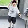 Conjunto de Verão com Manga Curta para Meninos Calça Fashion para Bebê Menino Conjunto de Duas Peças 2026 Nova Roupa Infantil Estilo Verão Roupas Modernas