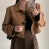 Jaqueta de alta costura feminina Dongdaemun Coreana, estilo coreano, jaqueta simples de couro e veludo, novo top curto com design único, jaqueta de nicho