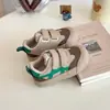 Novos estilos de primavera e outono de sapatos casuais infantis antiderrapantes, de sola macia e respiráveis, sapatos de bebê, tênis leves para meninos e meninas e calçados esportivos