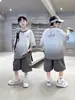 Roupa de Verão para Meninos 2026 Nova Roupa Esportiva de Verão para Crianças Maiores e Meninos, Manga Curta, Estilosa e Moderna