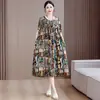 Vestido floral de mamá, nuevo modelo verano 2026, para mediana edad y mayores, hecho de algodón rayón, corte holgado, estampado, vestido de longitud media